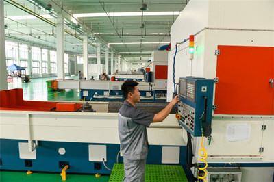 挺起高质量发展的脊梁——威海“双招双引”暨项目建设推进大会观摩项目亮点纷呈聚焦机械设备研发